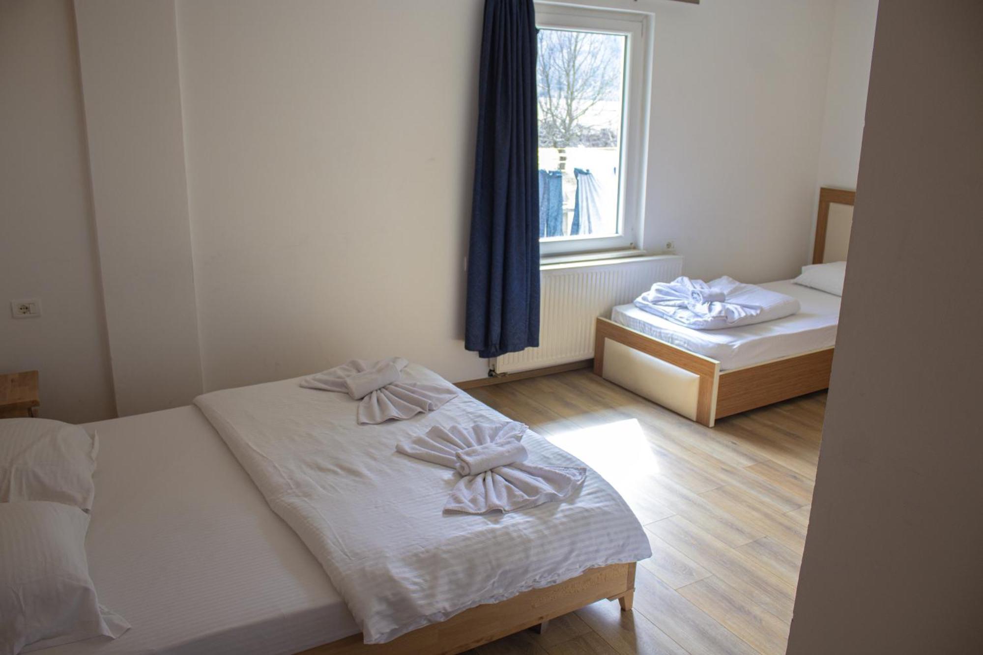 Bujtinat E Lugines Valbone Aparthotel Eksteriør bilde