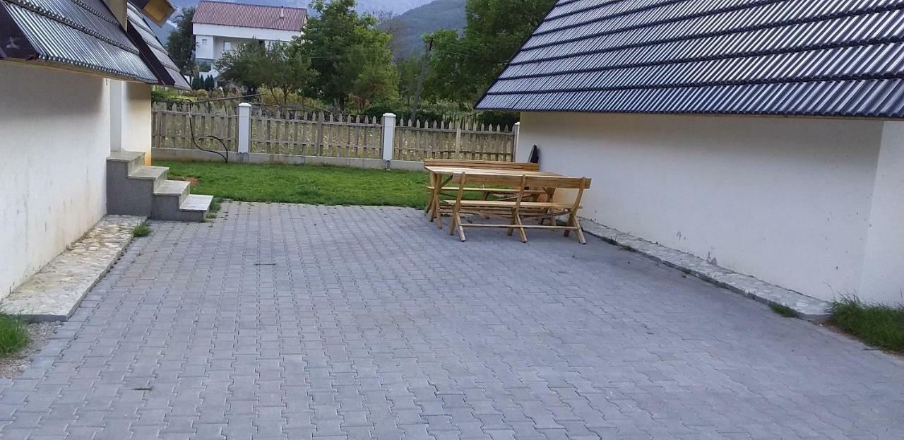 Bujtinat E Lugines Valbone Aparthotel Eksteriør bilde